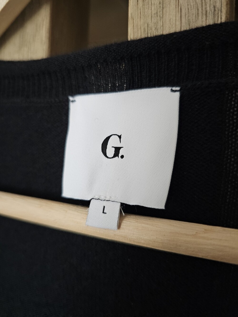 The G. Label by Goop GWYN Lynn 100% Cashmere Scoop-Neck Sweater Black - Picture 5 of 8